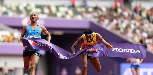 La maratón del Mundial de Tokio se decide en un final histórico con apenas tres centésimas