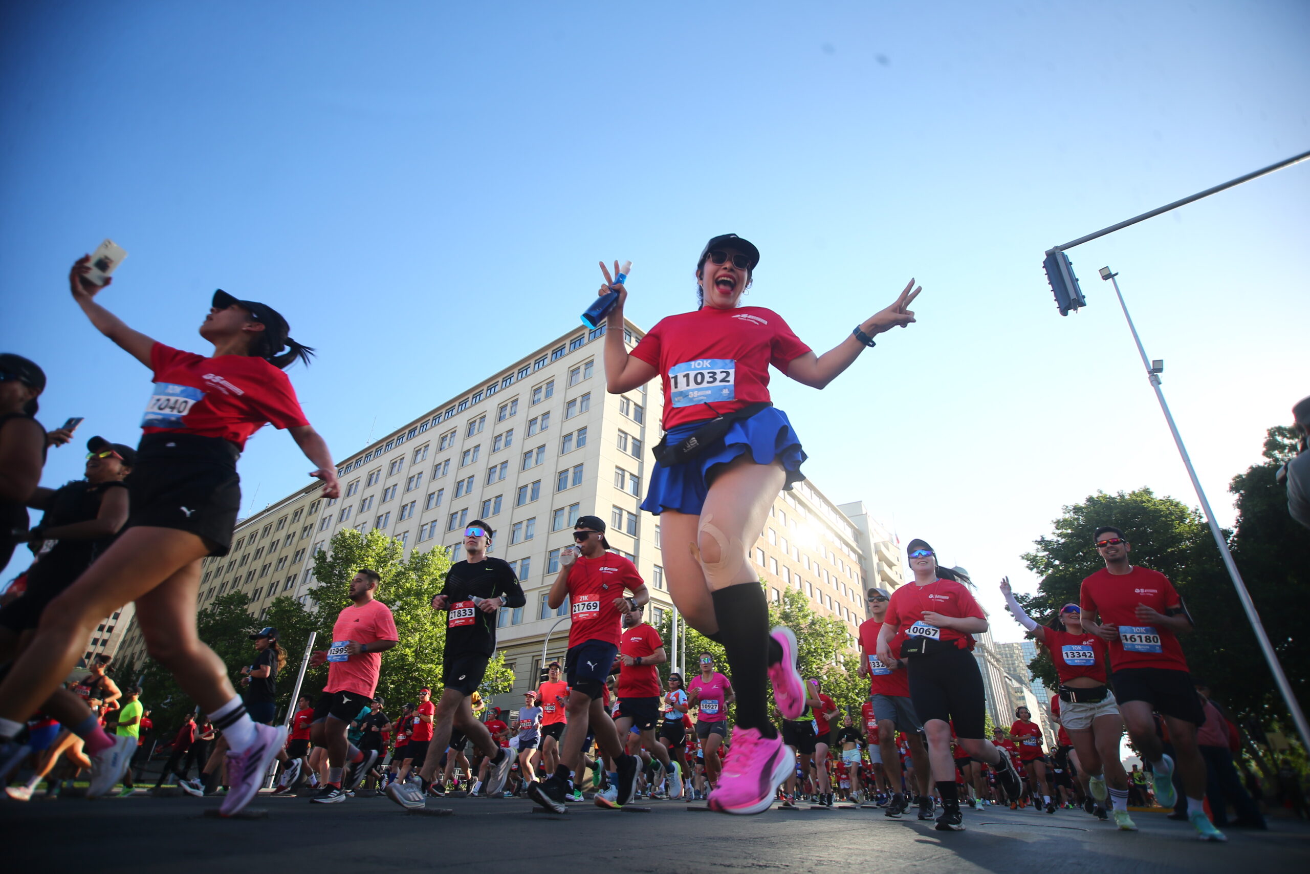 Más de 20 mil corredores llenaron la Alameda en la tercera corrida gratuita “Gana Santiago”