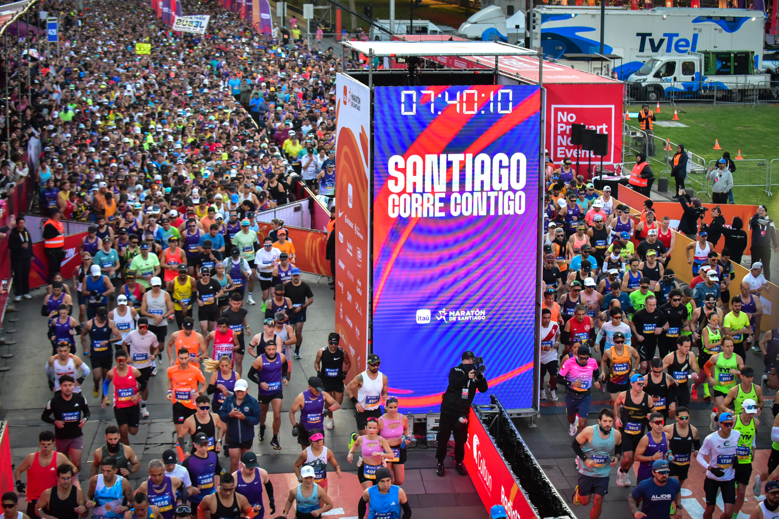 Maratón de Santiago 2026: Cornelius Chepkok y Tigst Belew se quedan con los 42K en una jornada marcada por récords y polémicas