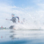 Triatletas entrando al agua en el Campeonato Mundial IRONMAN 70.3 2027 Chattanooga Tennessee