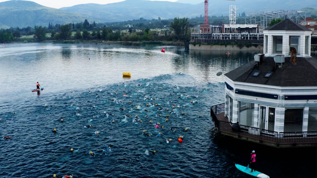 Triatlón Piedra Roja 2026: la Copa Marcos Cosme debutó en Chicureo con homenaje a un carabinero caído